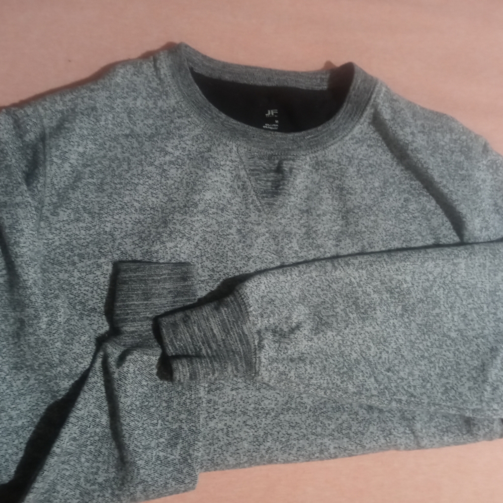 2 sweatshirts
